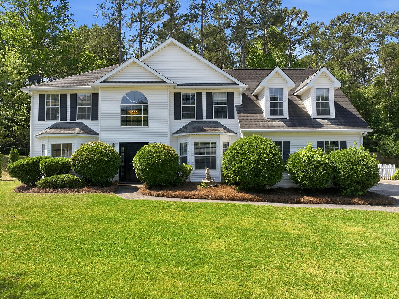 Traditional 4BR Home with Finished Basement in Douglasville
