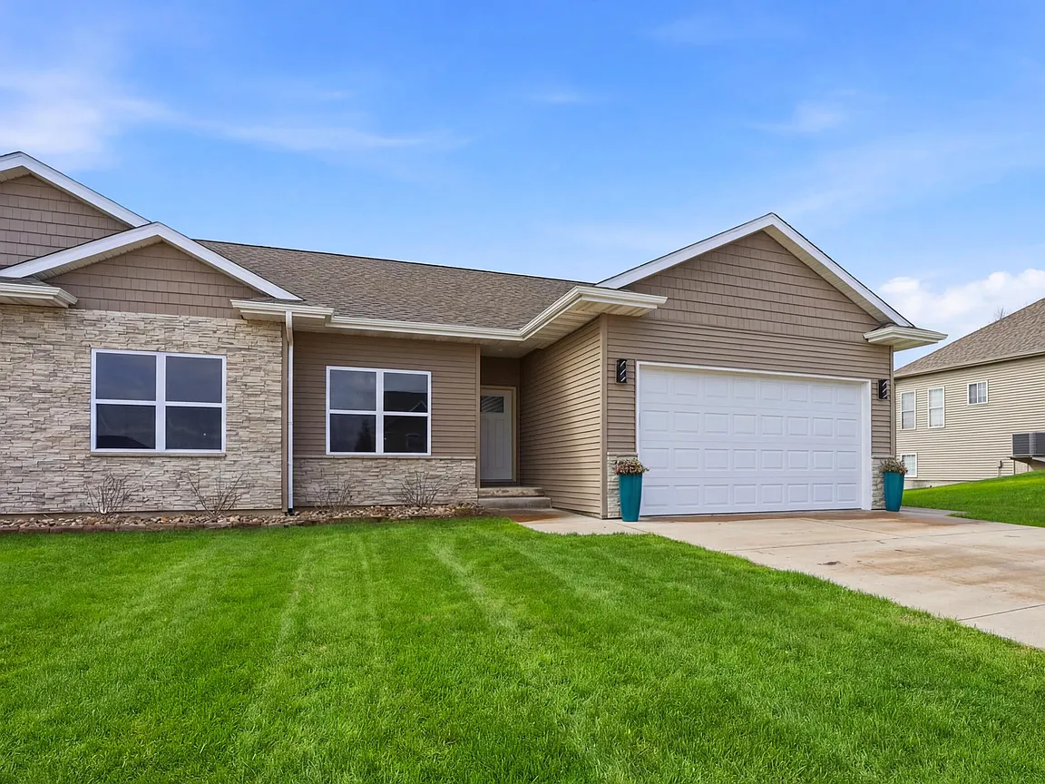 New Construction Zero-Lot Home in Whispering Pines