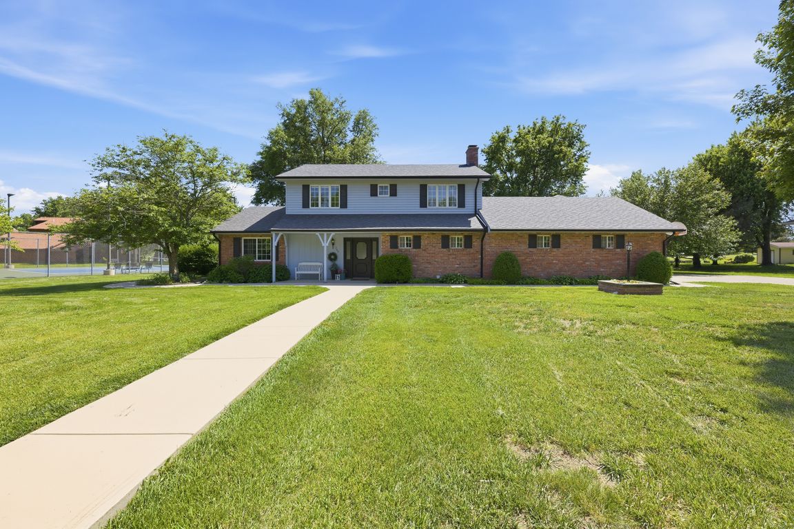 Spacious 3,213 Sq Ft Estate on 1.6 Acres in Melody Acres